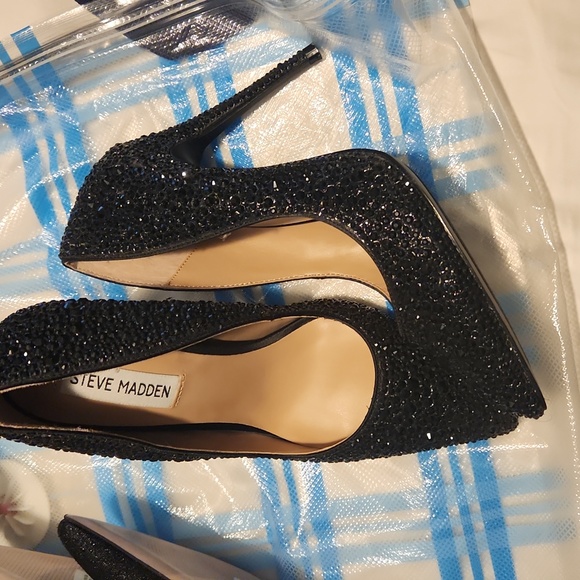 heels - Picture 2 of 4